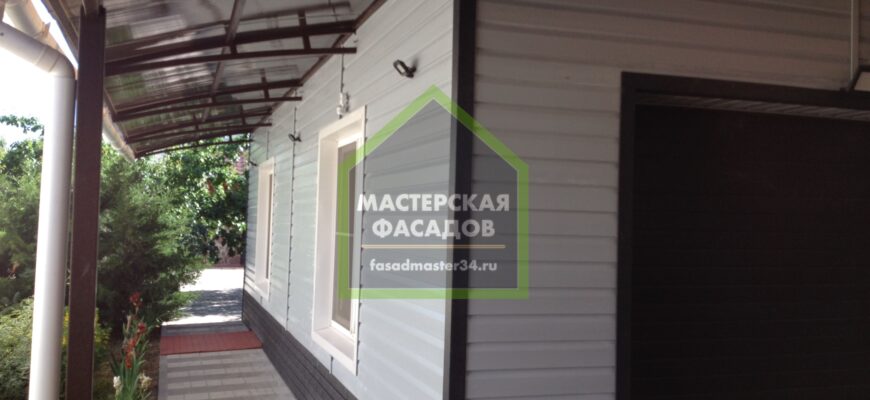 Фото. Обшивка сайдингом гаража и входной группы, Кировский р-он гор. Волгоград